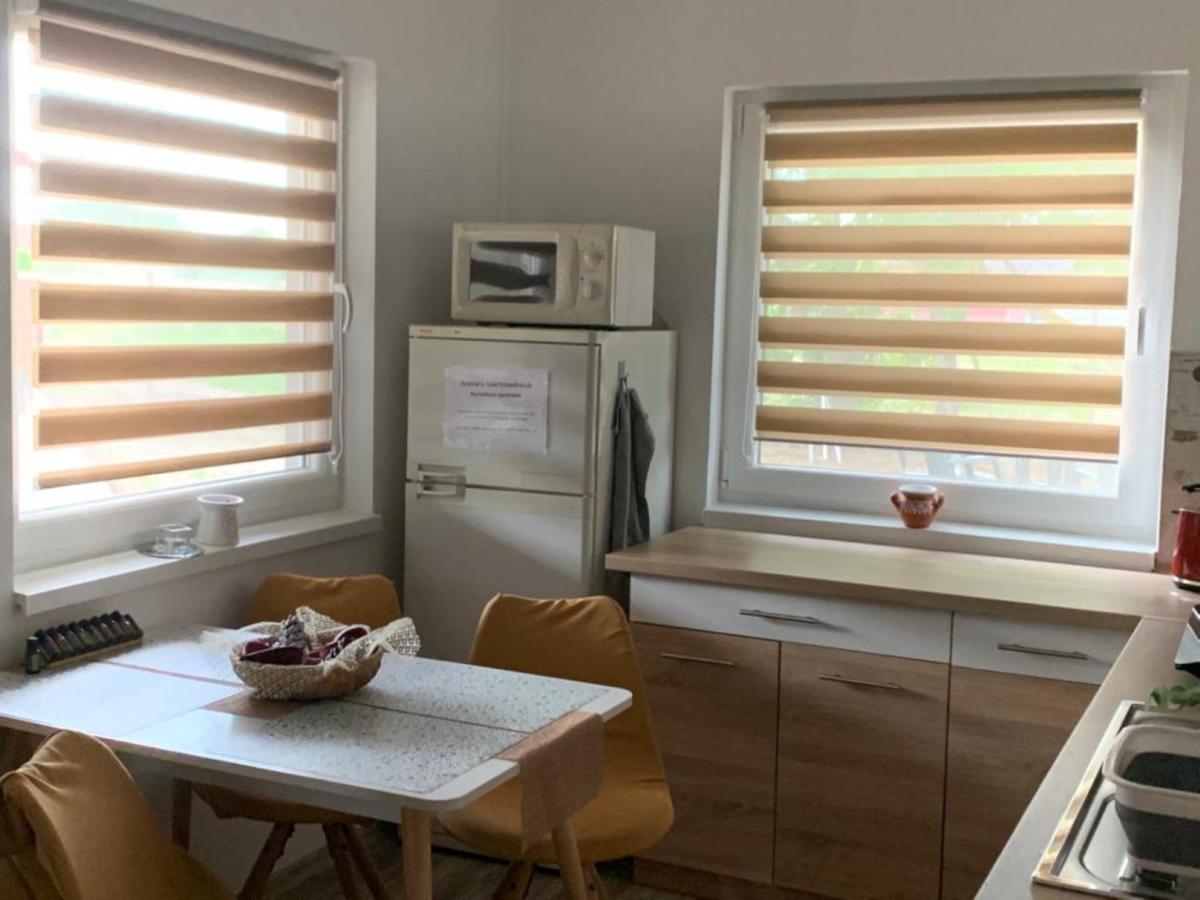 Arvisura Vendeghazak Family Friendly Transit Apartments Zsombo Exteriör bild