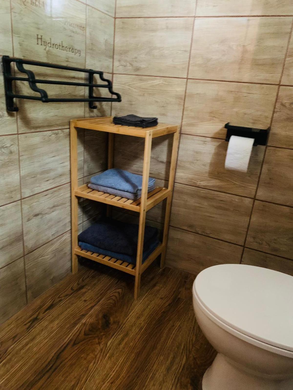 Arvisura Vendeghazak Family Friendly Transit Apartments Zsombo Exteriör bild